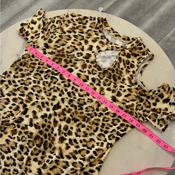 Women’s, Leopard Print, Cutout, Top. - Picture 9 of 12